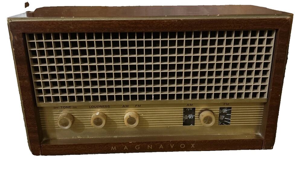 Vintage 1958 Magnavox FM-017 AM/FM Tube Radio Mid Century Working Needs Repair!